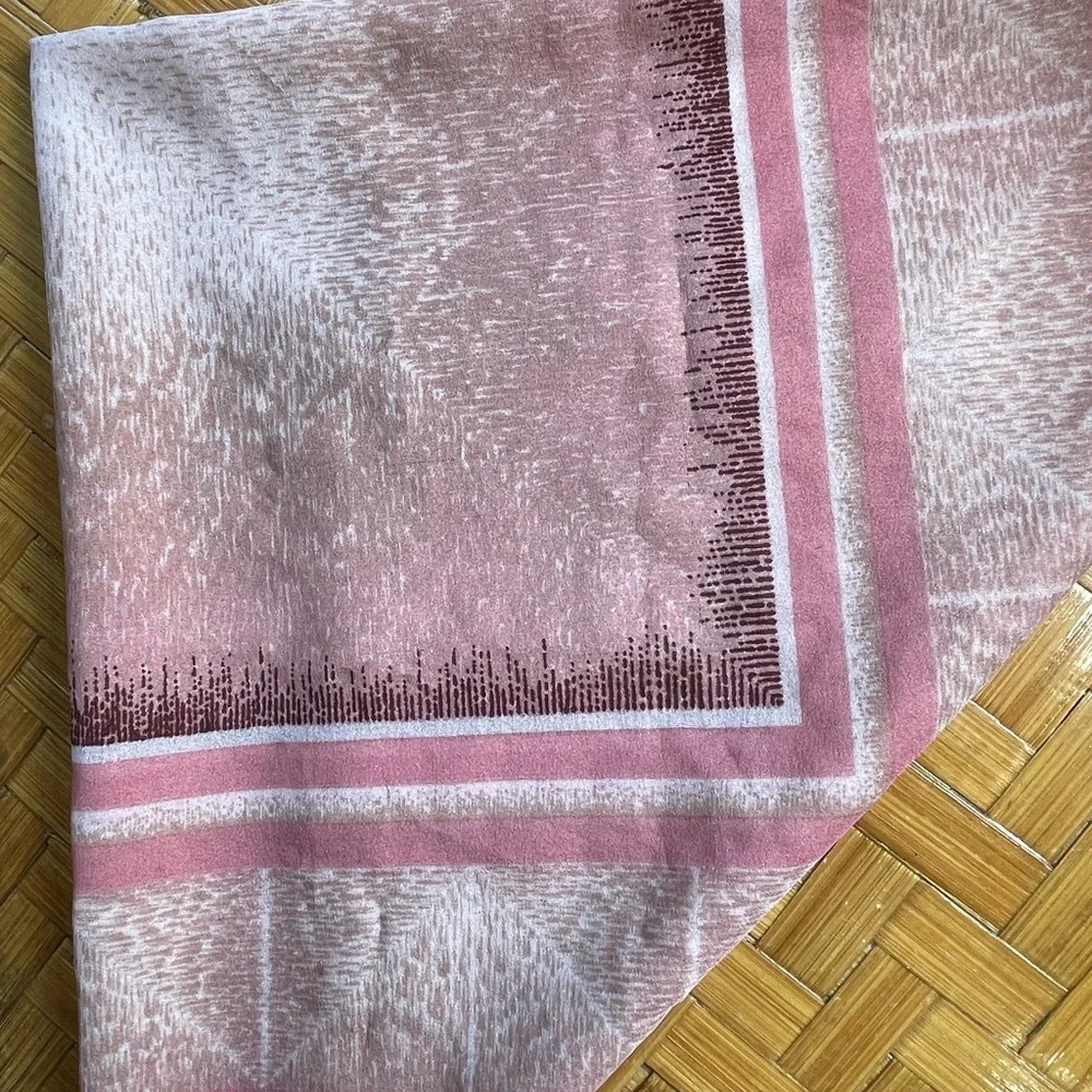 Mauve, pink scarf with stretch - Picture 7 of 8